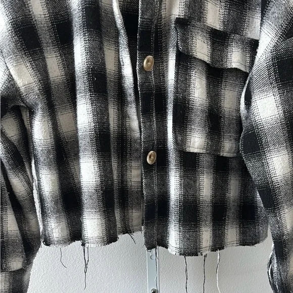 Plaid Shacket L Boyfriend Fit Black/White Cropped Raw Hem Grunge Streetwear BTS - Picture 12 of 12